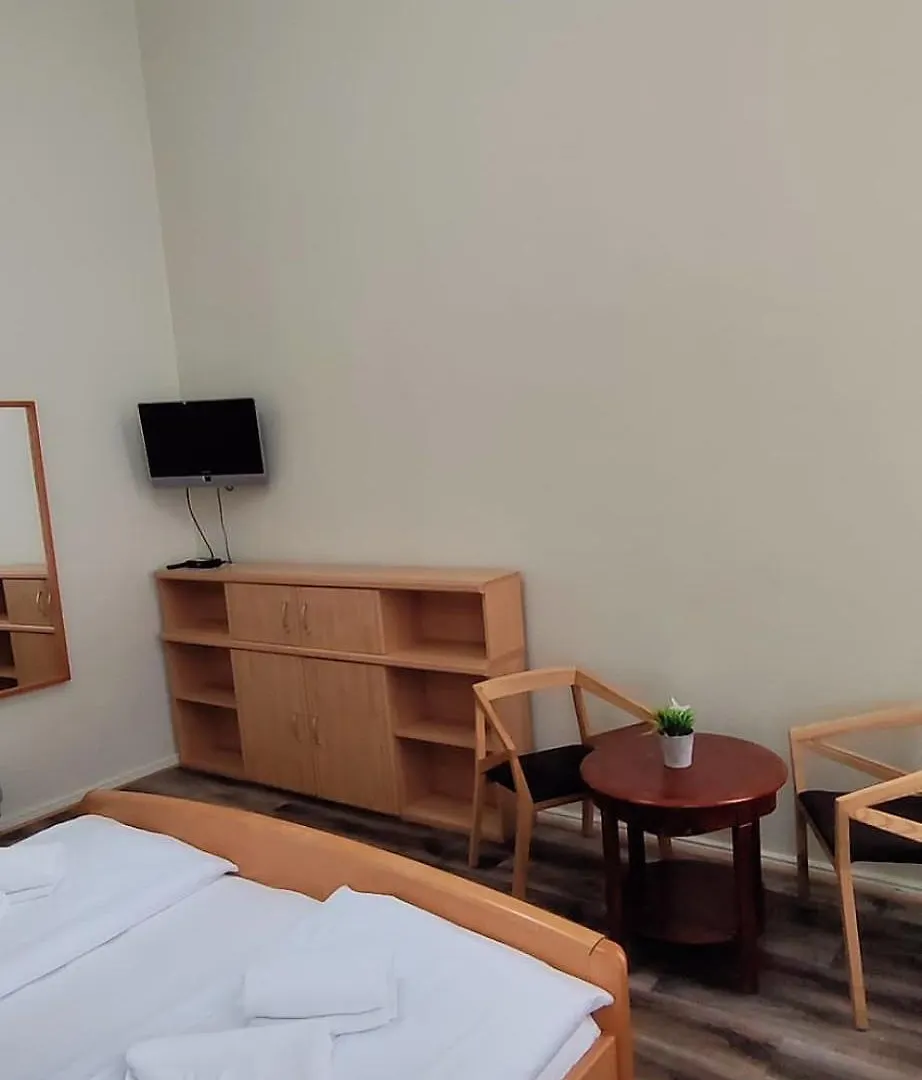 ** Konukevi Pension I Berlin Almanya
