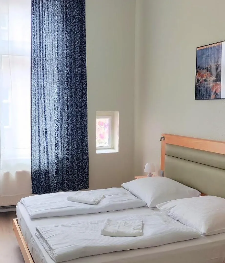 ** Konukevi Pension I Berlin Almanya